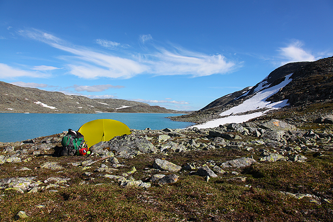 палатка возле озера Kvitevatnet, Норвегия