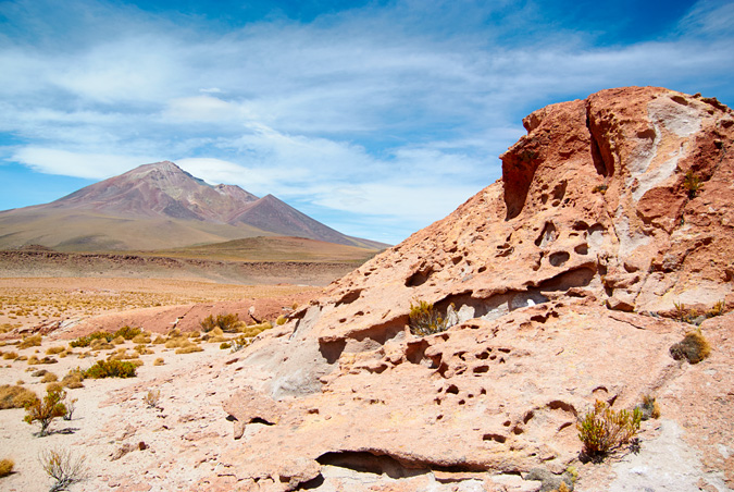 Вулкан Ollague на границе между Чили и Боливией