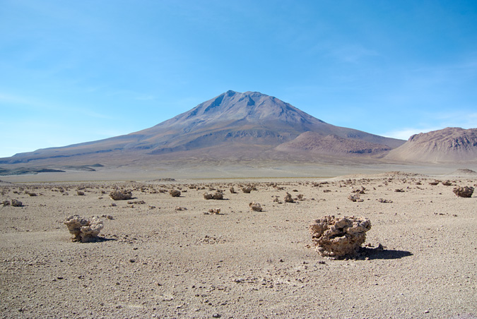 Вулкан Олагуе на границе Боливии