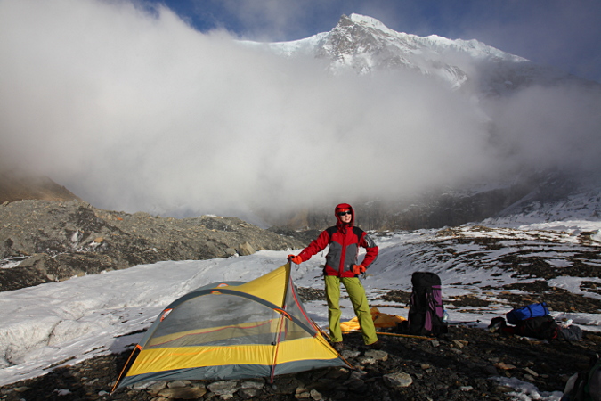 Непал, Дхаулагири трек, девушка и палатка
