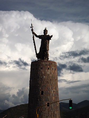 Памятник Великому Инке в Перу