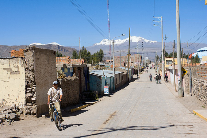 Перу, улочка в городке Чивай