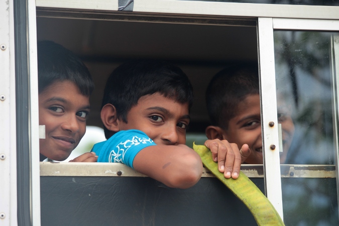 дети в автобусе, Шри-Ланка