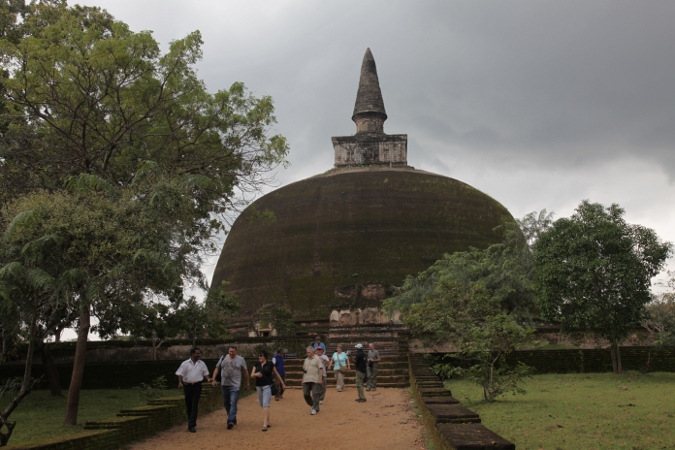старая буддистская ступа, Полонарува, Шри-Ланка