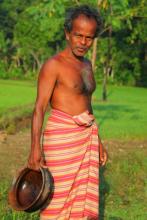 Житель Шри Ланки в традиционной одежде - саронге